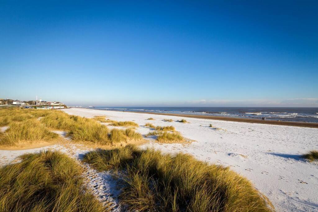 Covehithe House-Coastal Luxury- Sleeps 12-With Huge Swimspa! Wrentham Екстер'єр фото