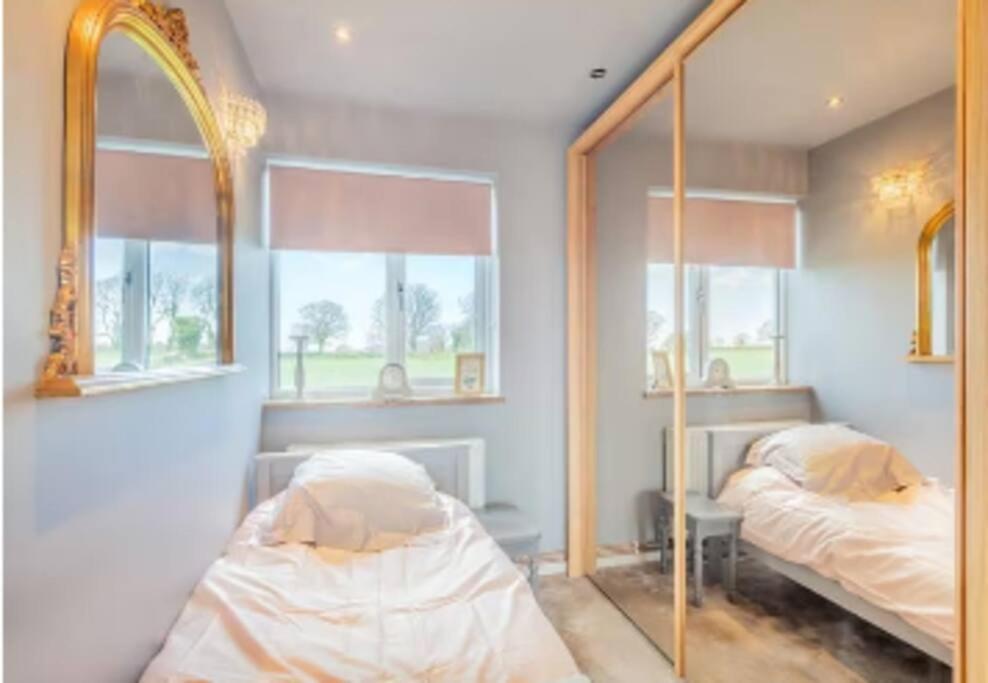 Covehithe House-Coastal Luxury- Sleeps 12-With Huge Swimspa! Wrentham Екстер'єр фото