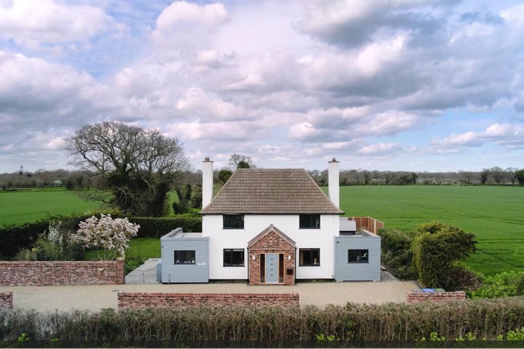 Covehithe House-Coastal Luxury- Sleeps 12-With Huge Swimspa! Wrentham Екстер'єр фото