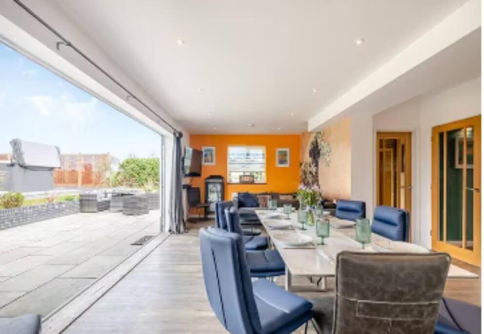 Covehithe House-Coastal Luxury- Sleeps 12-With Huge Swimspa! Wrentham Екстер'єр фото