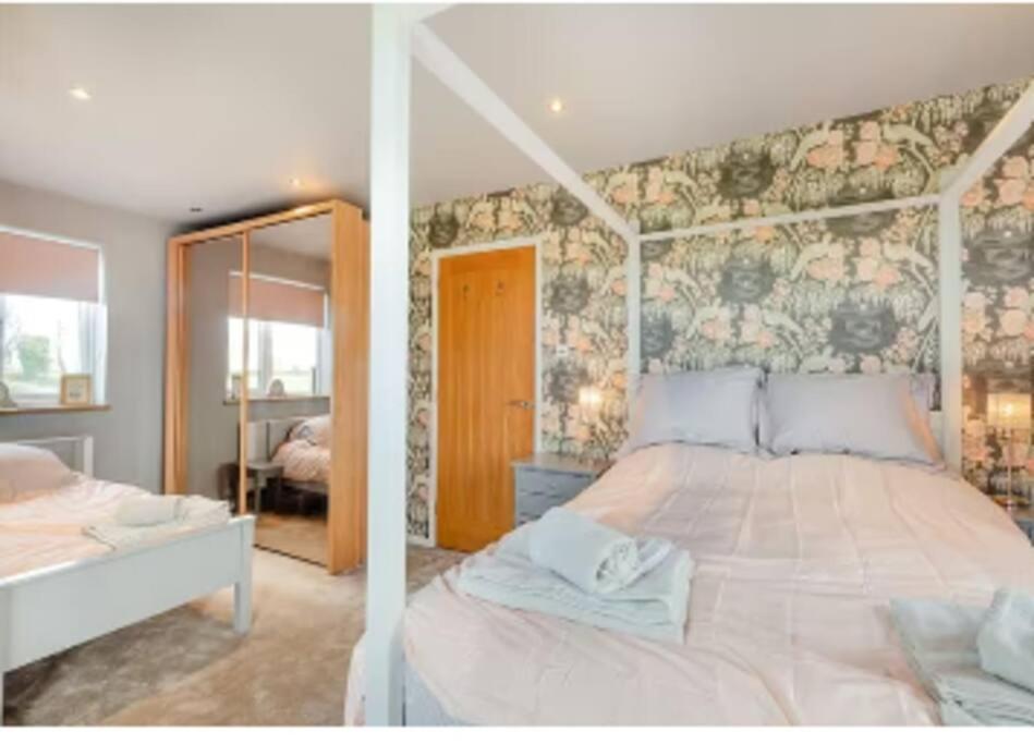 Covehithe House-Coastal Luxury- Sleeps 12-With Huge Swimspa! Wrentham Екстер'єр фото
