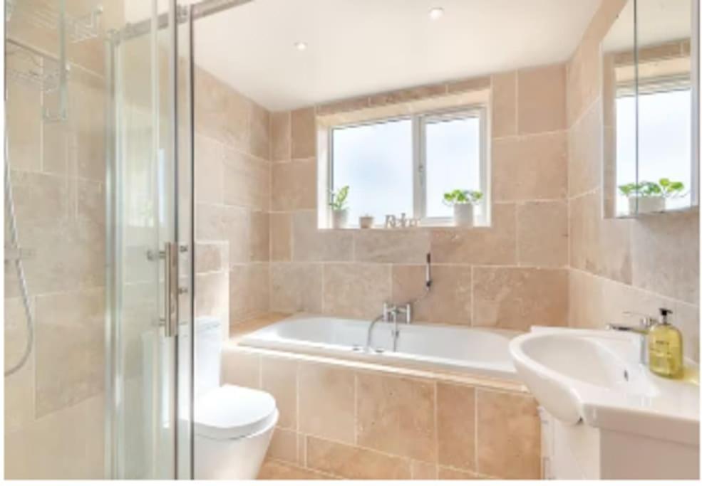Covehithe House-Coastal Luxury- Sleeps 12-With Huge Swimspa! Wrentham Екстер'єр фото
