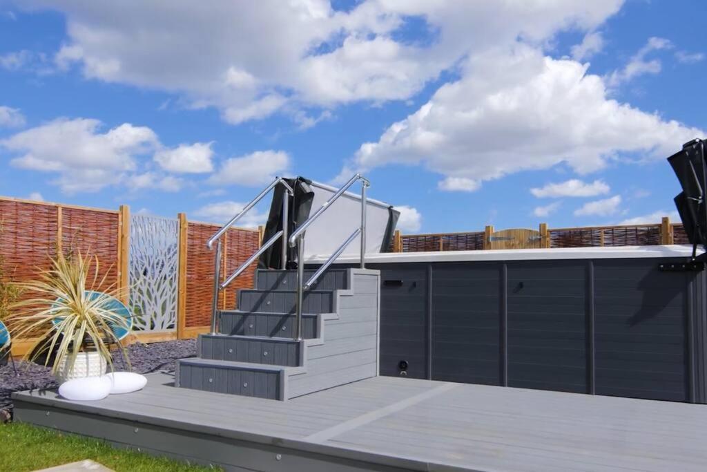 Covehithe House-Coastal Luxury- Sleeps 12-With Huge Swimspa! Wrentham Екстер'єр фото